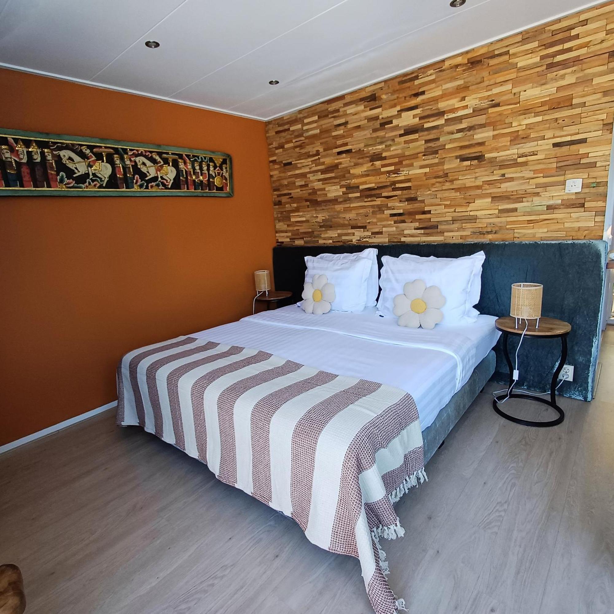 East Meets West Bed And Breakfast Veenendaal Eksteriør billede